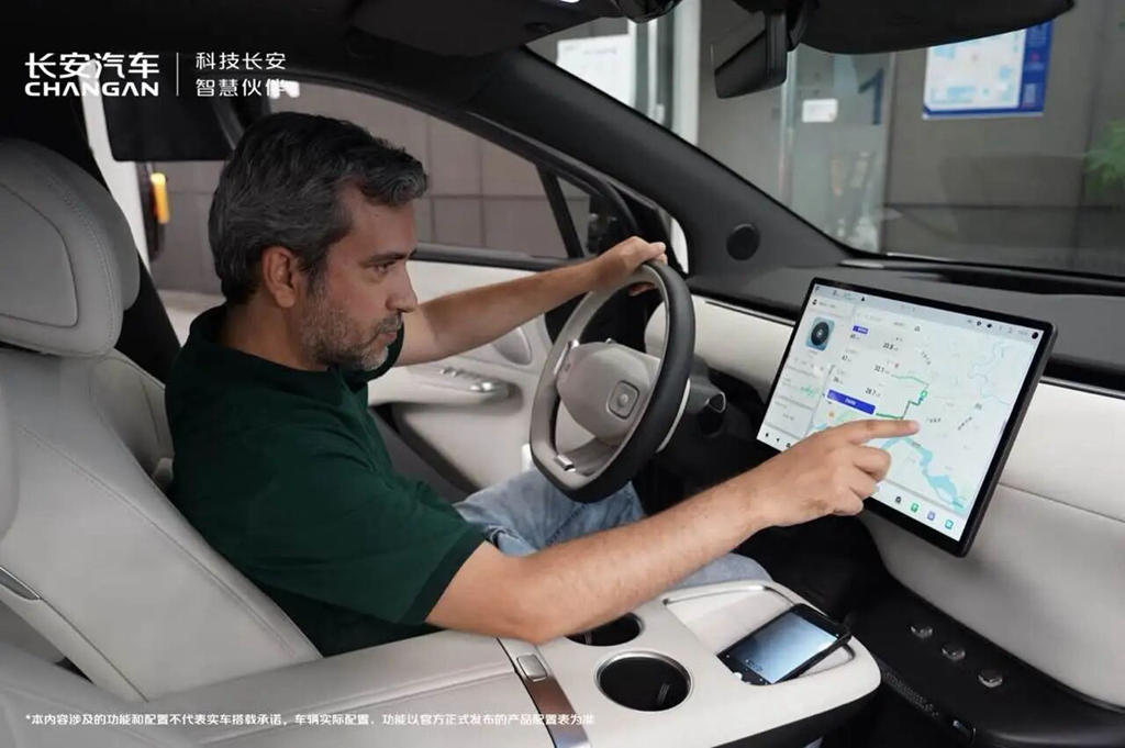 “一带一路”中外媒体采访调研行活动走进长安汽车