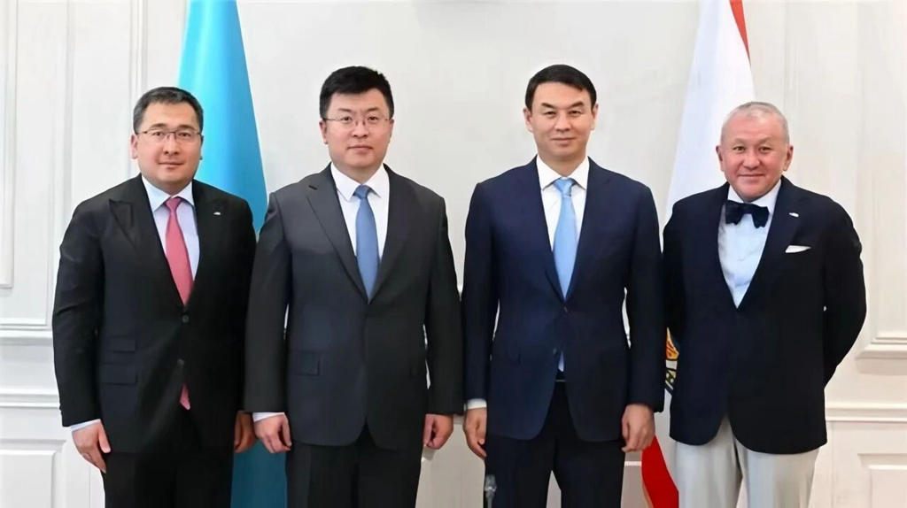 搭载CTC电池底盘一体化技术！哈萨克斯坦首批比亚迪电动大巴下线