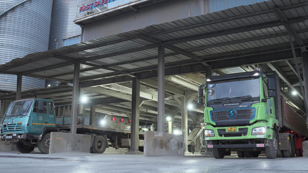 Shacman H3000ᵉ: A New Experience in Cement Transport