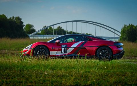 472.41 km/h，仰望 U9 赛道版问鼎全球电车极速纪录