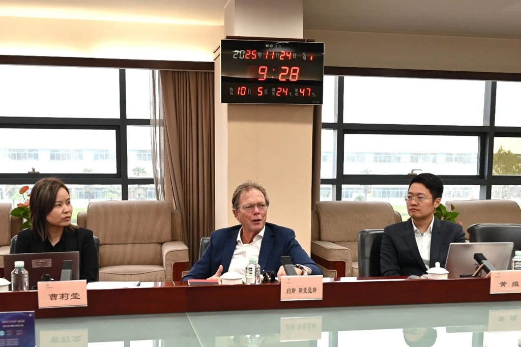 法士特马旭耀董事长会见佩卡集团客人