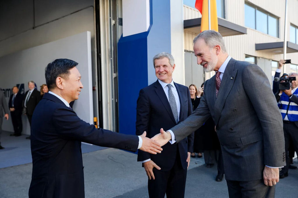 西班牙国王费利佩六世为享界 S9T 驻足：它“非常美”