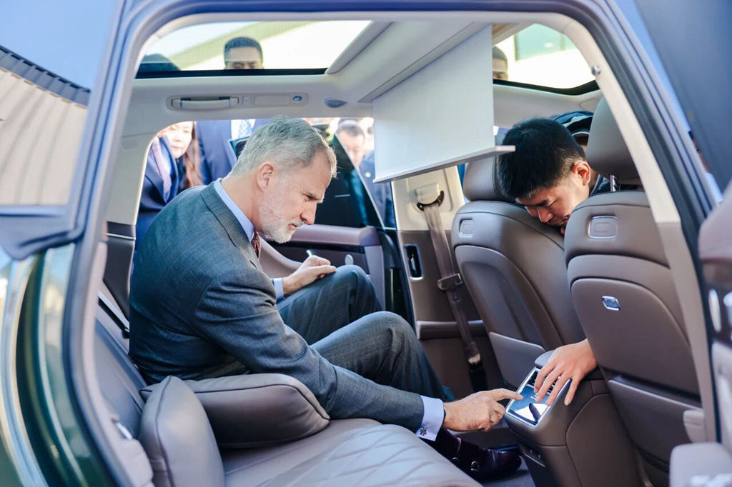 西班牙国王费利佩六世为享界 S9T 驻足：它“非常美”