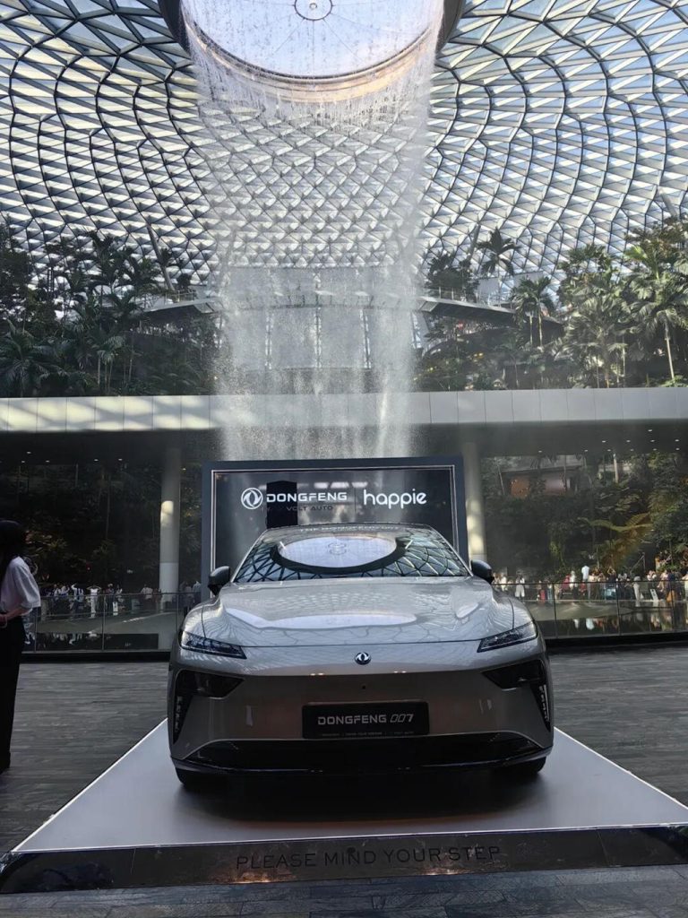 东风奕派eπ007新加坡上市，东风进出口积极拓展东南亚高端市场