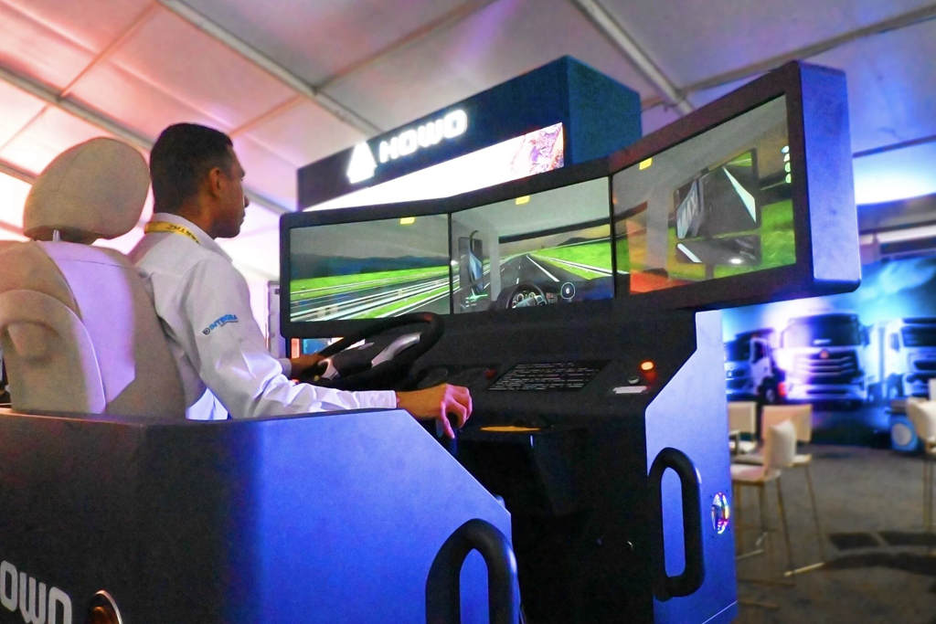 中国重汽闪耀亮相墨西哥全国商用车制造商协会展会