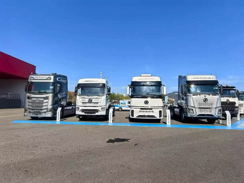 东风华神9台明星车型亮相2026东风进出口商用车海外合作伙伴大会，共建互利共赢全球商用车生态！