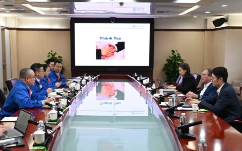 法士特马旭耀董事长会见佩卡集团客人