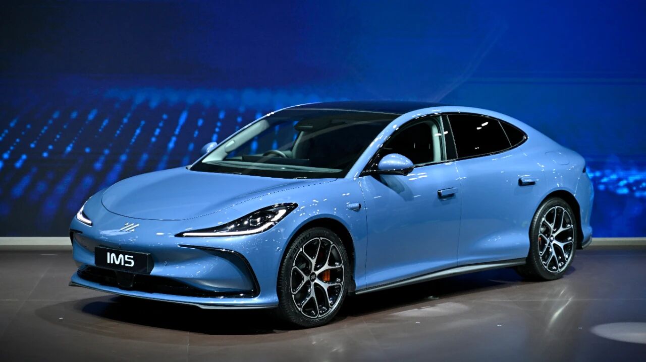 智己汽车、上汽大通  亮相2025泰国车展