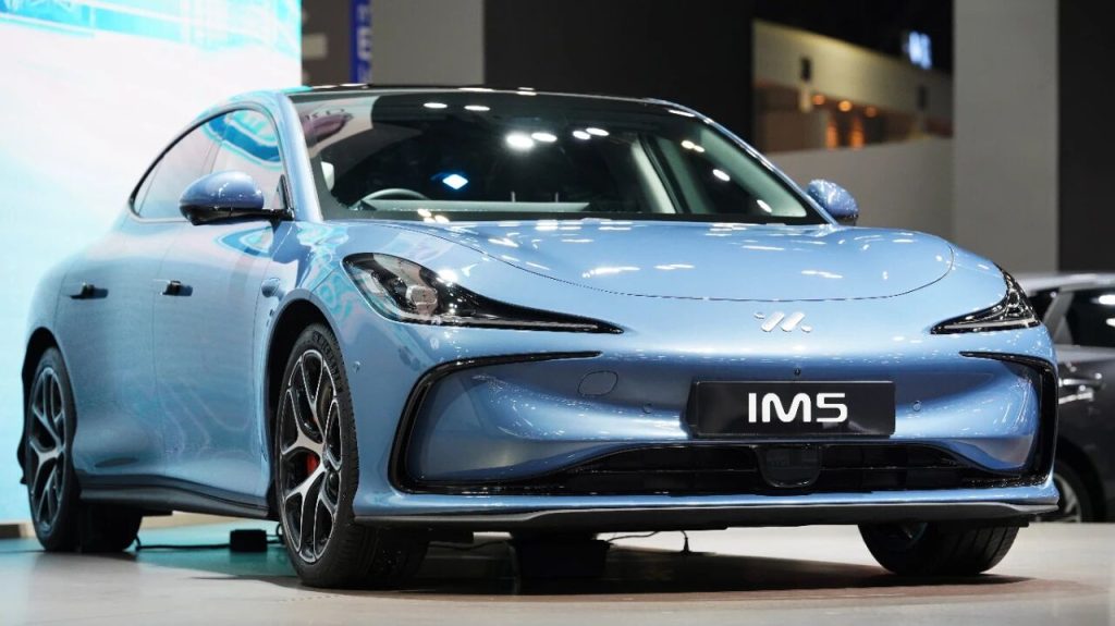 智己汽车携IM5闪耀登陆2025泰国车展！