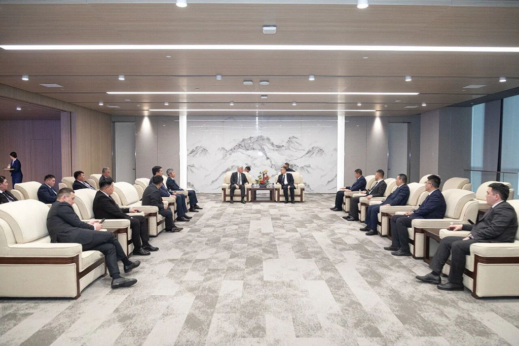 山东重工王志坚与哈萨克斯坦卡拉干达州州长布列克帕耶夫举行会见并签约