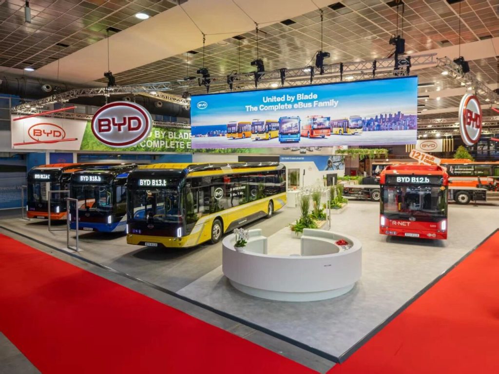 比亚迪电动大巴双车型获2026德国设计奖