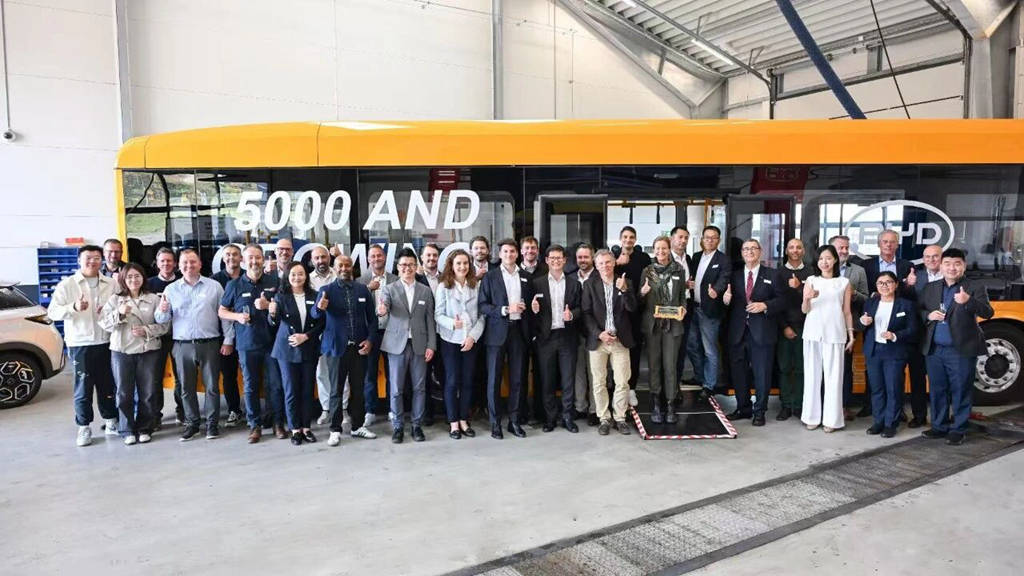 比亚迪获11月新能源客车出口冠军！全球化布局持续提速