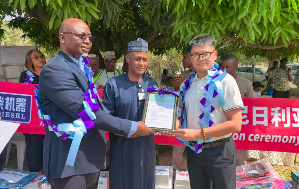 玉柴向尼日利亚小学捐赠教学物资