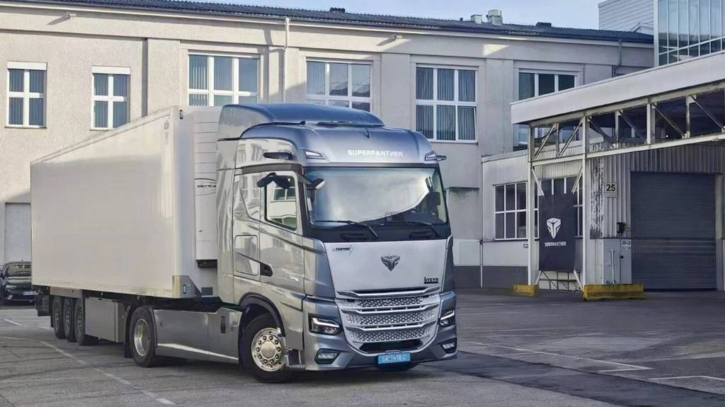 速豹 eTOPAS 600电动重卡首批下线并通过德国标准单车认证！