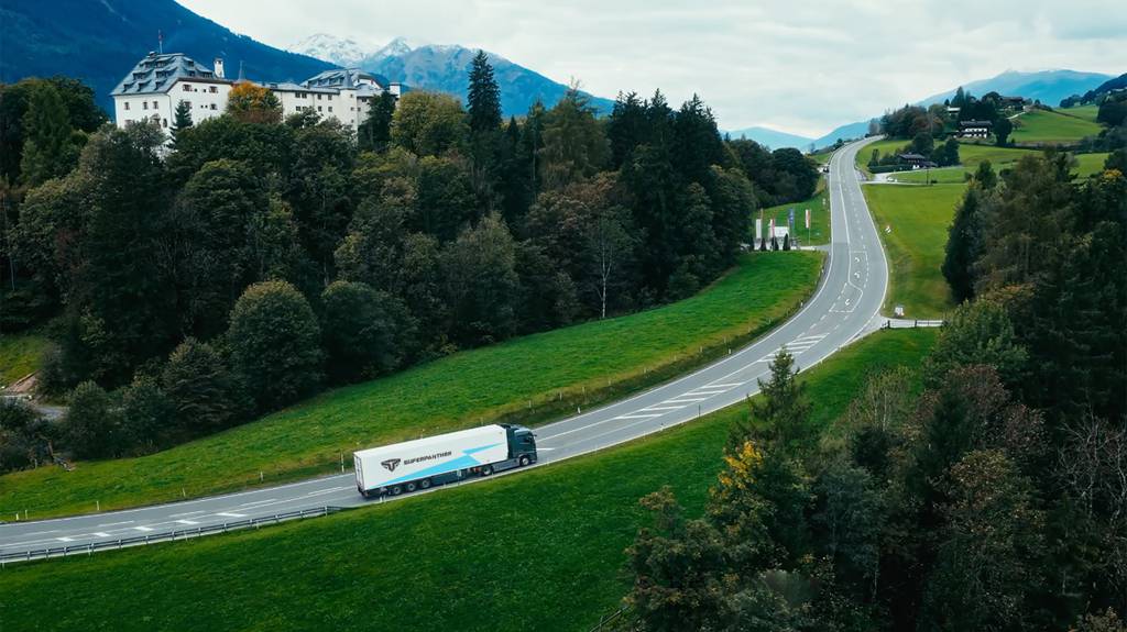 速豹 eTOPAS 600电动重卡首批下线并通过德国标准单车认证！