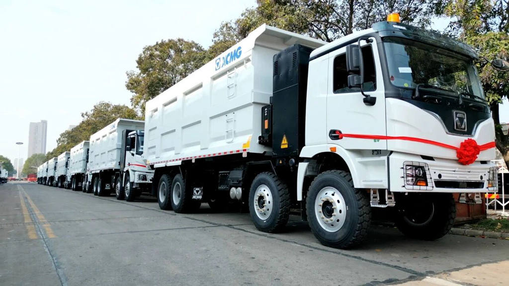 百台徐工纯电动自卸车破浪出海！