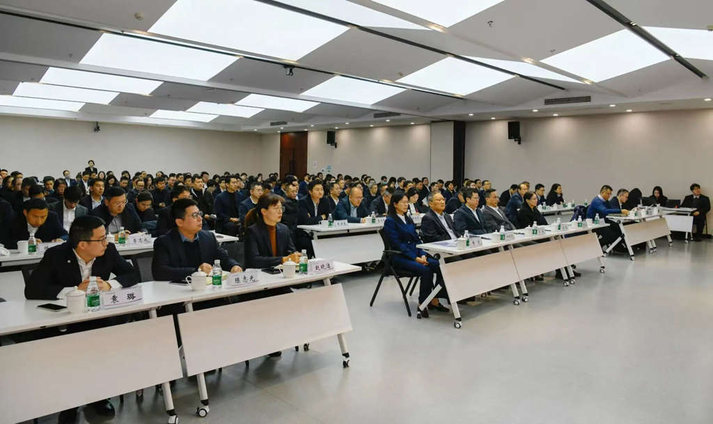 锚定目标 聚力跃迁 | 东风进出口公司召开2026年工作会