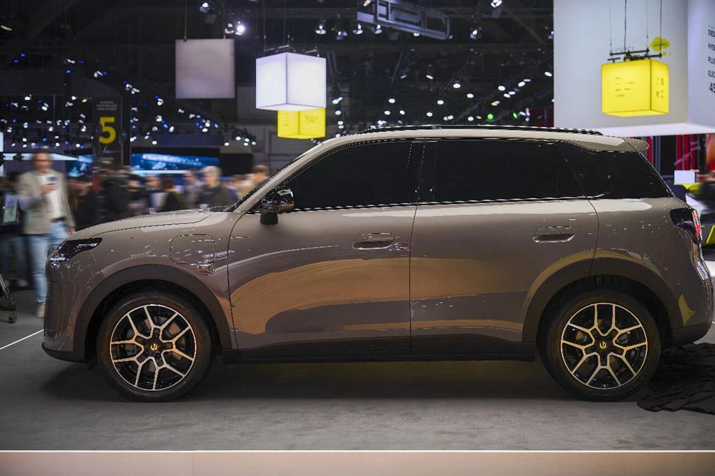 零跑A10亮相2026布鲁塞尔车展