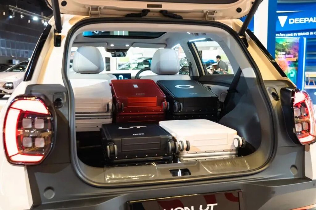 全维实力焕新都市出行！埃安UT新加坡上市，重塑都市纯电新标杆