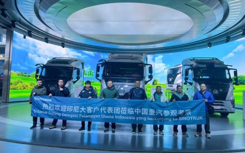 印尼大客户到中国重汽考察交流 锁定500台车意向订单