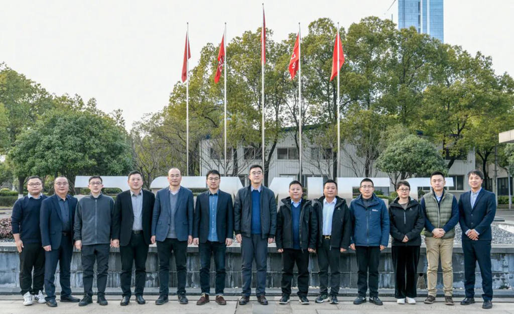 强强联手！东风进出口公司与安徽卡罗特公司战略签约，共拓海外市场