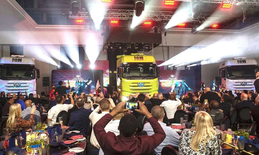 中国高端重卡再下一城，解放J7在南非上市