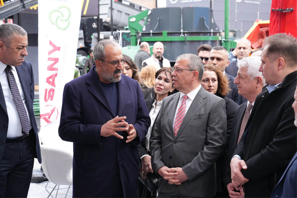 中国首款WVTA认证纯电重卡SE636亮剑土耳其