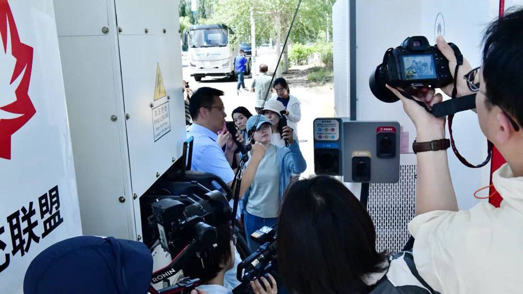 “外媒看中国”走进北奔重汽︱全景展现内蒙古高端装备绿色高质量发展成效
