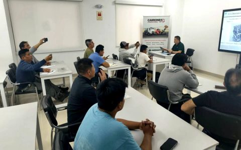 SINOTRUK Peru Training Center Hosts Pickup Training and Customer Visits