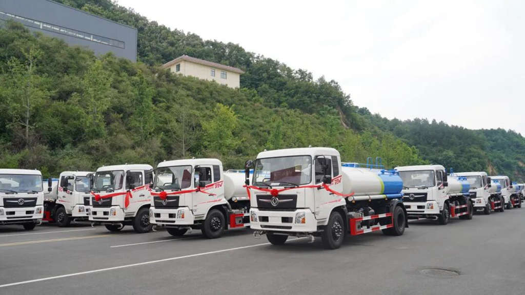 300台环卫车发车越南！东风进出口、东风商用车、湖北一专联合打造“整专出海”新标杆