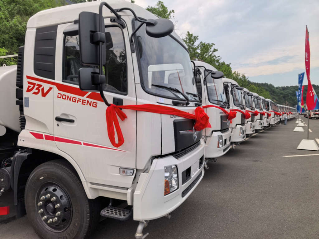 300台环卫车发车越南！东风进出口、东风商用车、湖北一专联合打造“整专出海”新标杆
