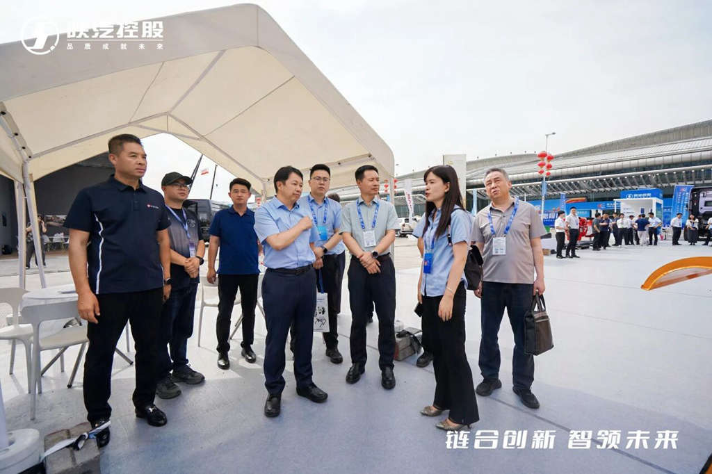 陕汽重卡亮相第九届中国—亚欧博览会