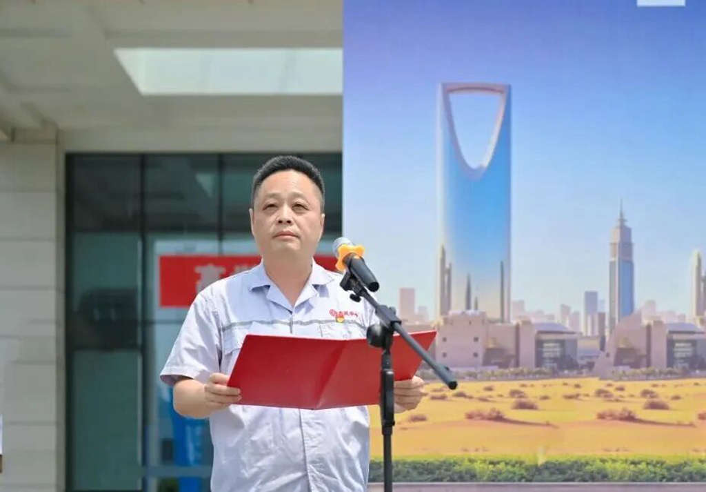 东风进出口首批百台V5牵引车扬帆沙特，央国企携手跑出“出海加速度”