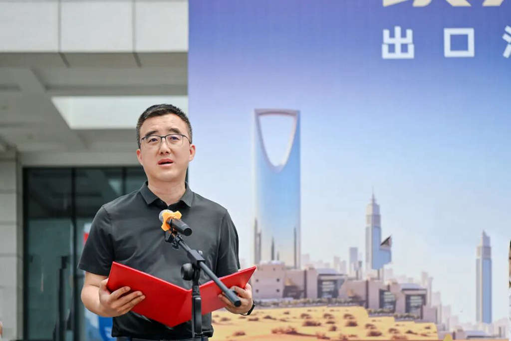 东风进出口首批百台V5牵引车扬帆沙特，央国企携手跑出“出海加速度”