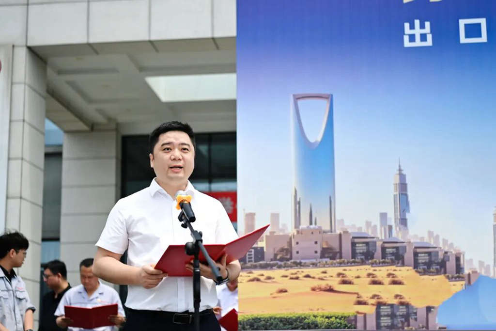 东风进出口首批百台V5牵引车扬帆沙特，央国企携手跑出“出海加速度”