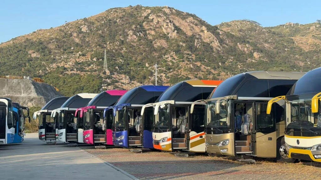 金旅59辆高端旅游车发运斯里兰卡 定制化方案助力南亚旅游复苏