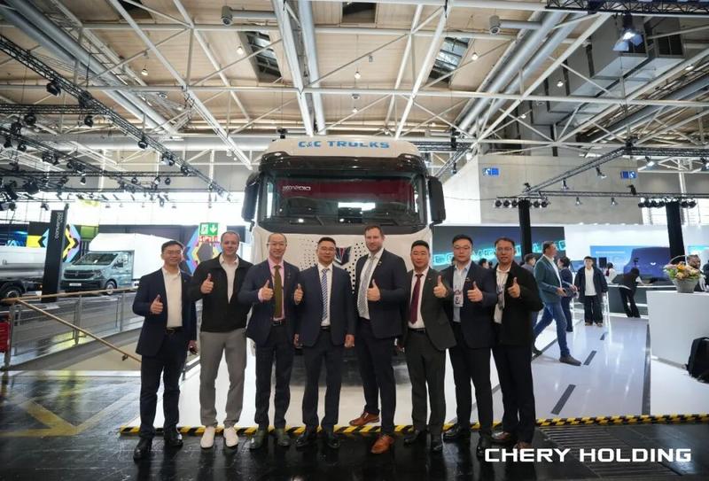 联合重卡全球一体化运力解决方案汉诺威发布 非欧运输走廊首台客户车辆同步交付!