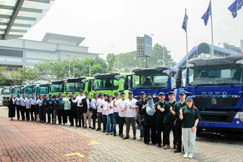 中国重汽在马来西亚举办新能源环卫车推介暨专项培训