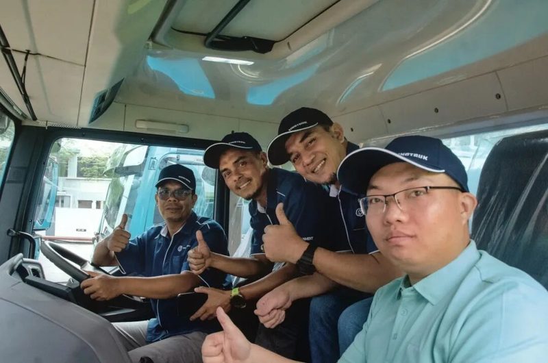 中国重汽在马来西亚举办新能源环卫车推介暨专项培训