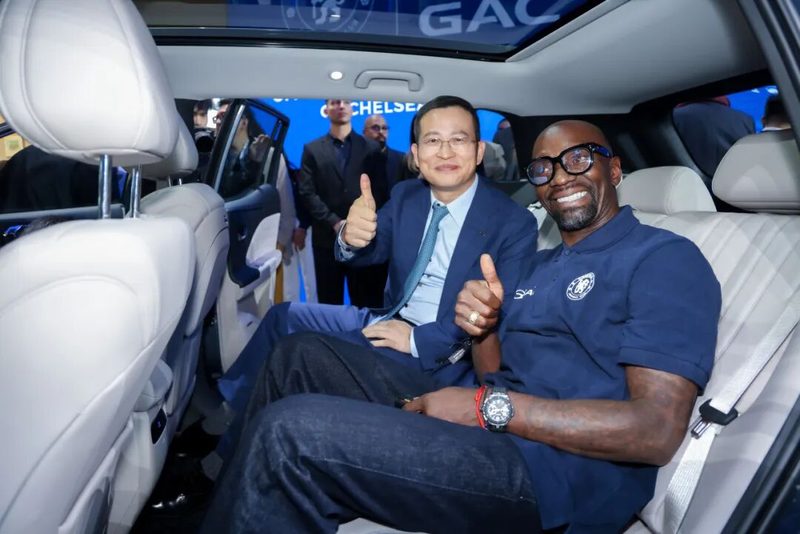 广汽巴黎牵手切尔西,传奇球星马克莱莱秒变“车迷”!