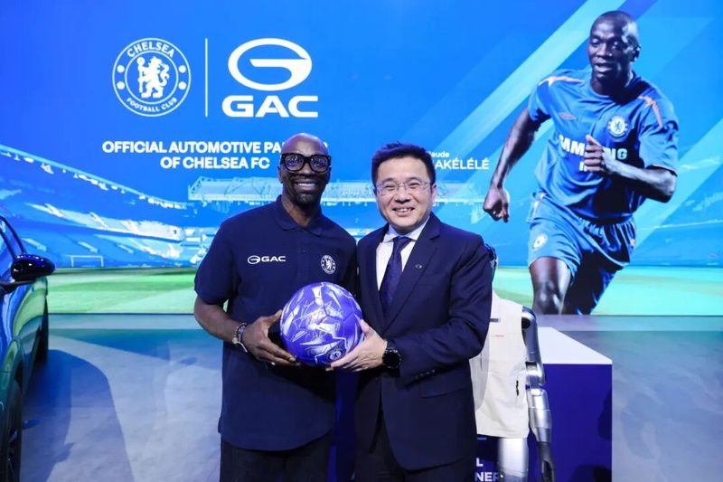 广汽巴黎牵手切尔西,传奇球星马克莱莱秒变“车迷”!